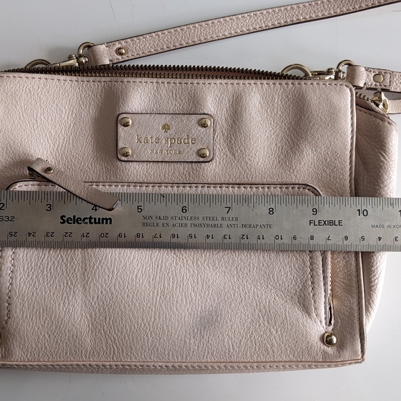 **well loved** Kate Spade crossbody purse - Picture 5 of 9